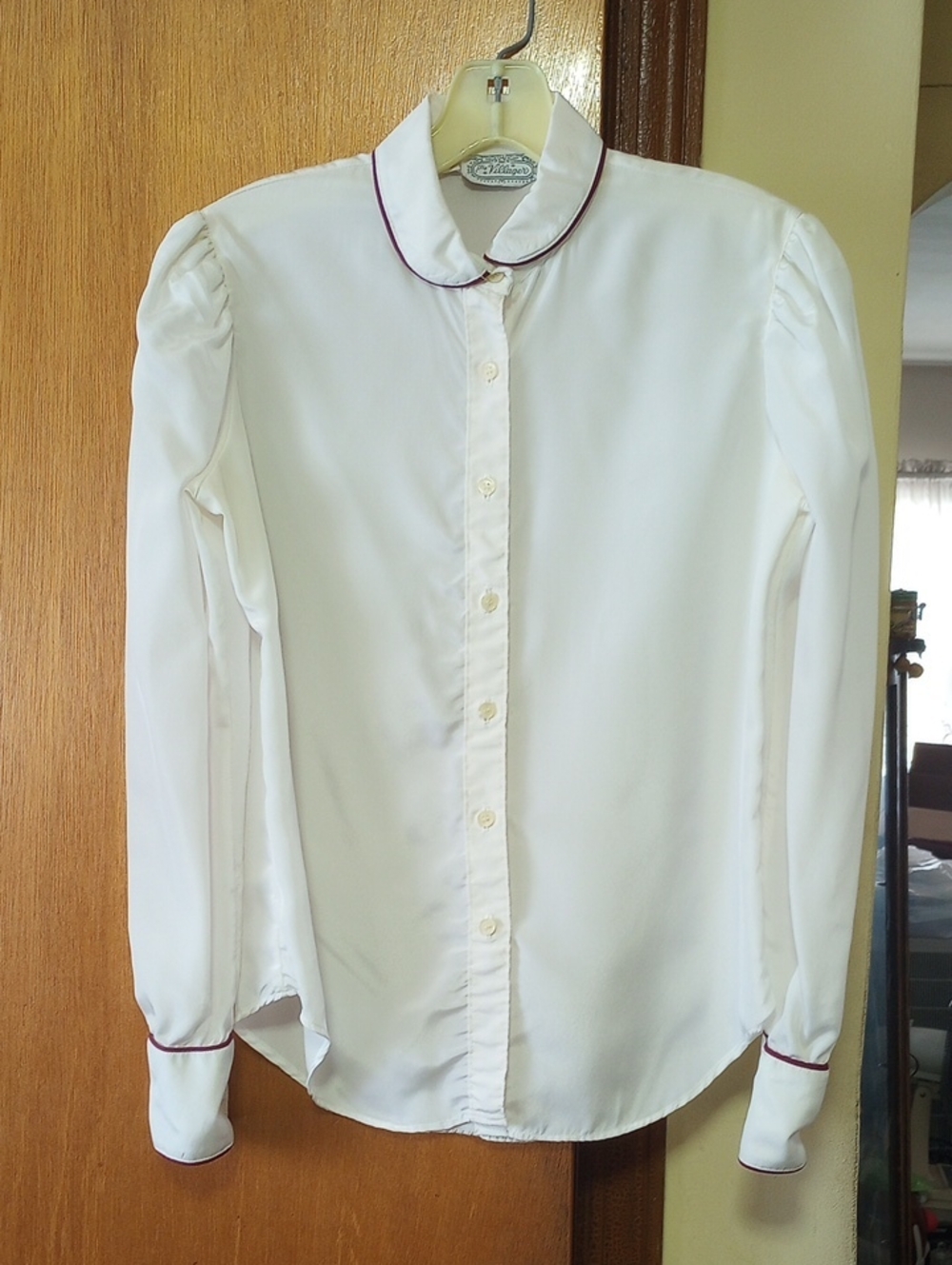 Villager Neutral Cream Classic Blouse w/ Collar & Burgundy Trim, Size 8. Silk?